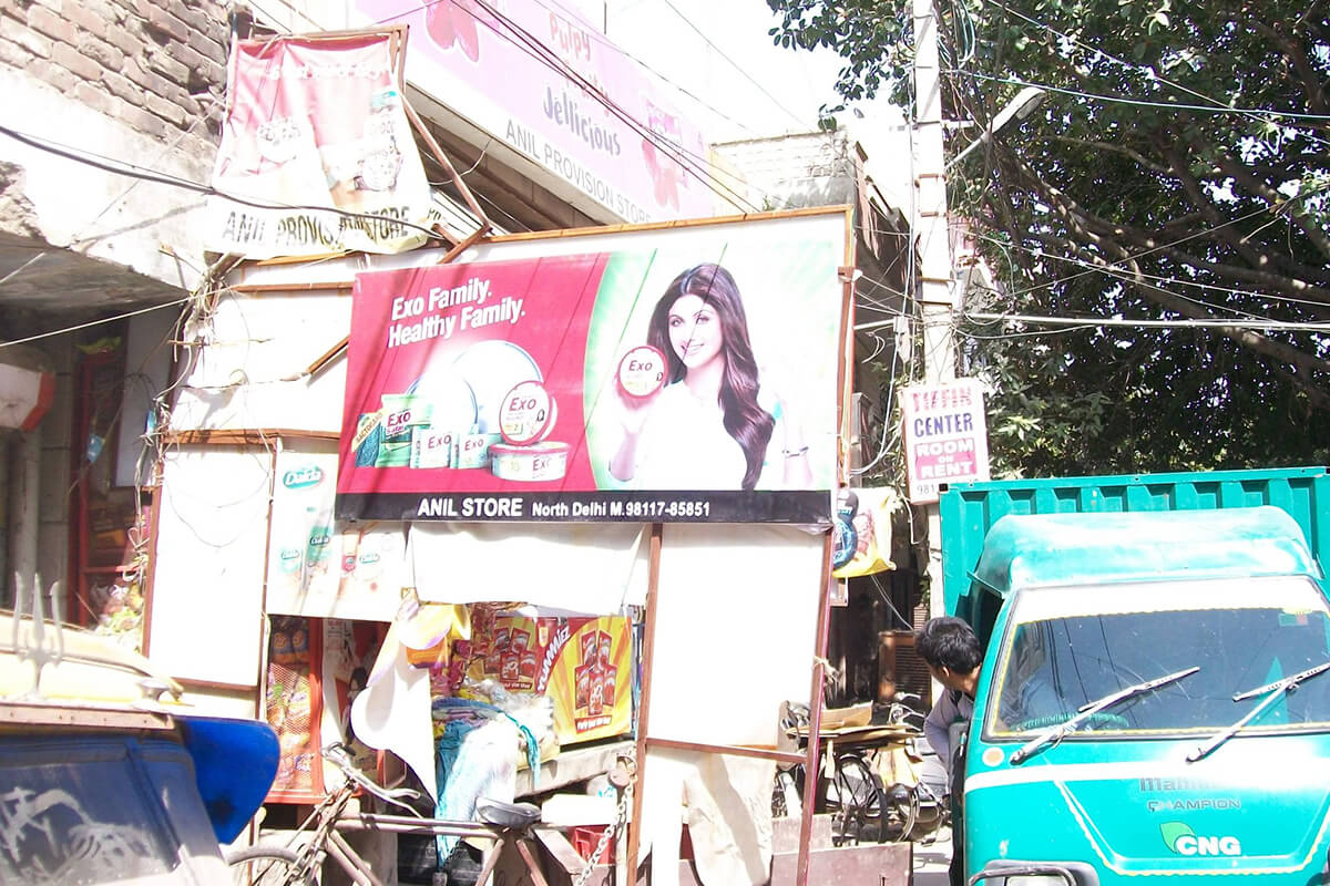 Different dealer board advertising formats in India, including static, digital, illuminated, and customized boards for retail and distributor visibility.