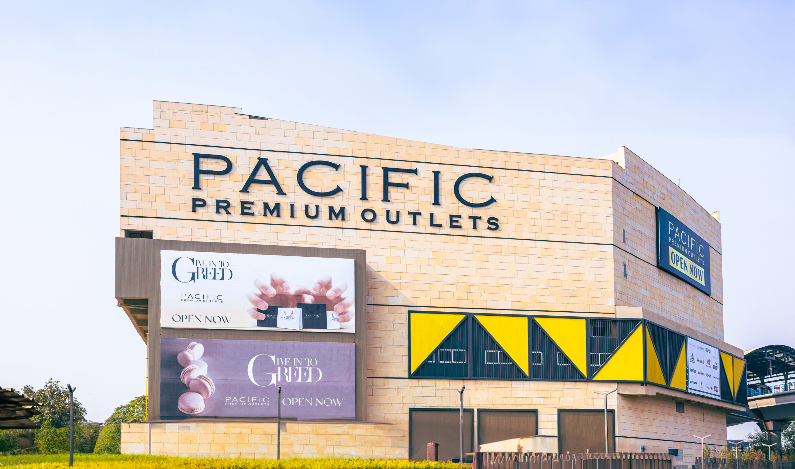 Pacific Premium Outlets Mall, Jasola, shopping mall advertising, mall branding Delhi, retail promotions, OOH media opportunities