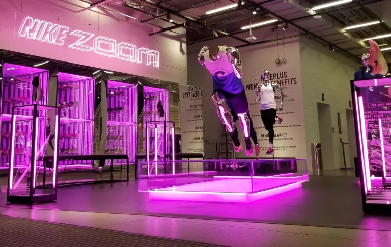 Explore how experiential marketing in malls helps brands attract shoppers through interactive displays, live demos, and immersive engagements. Learn how mall activations boost brand recall, footfall, and conversions.