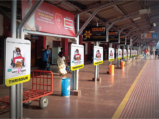 Railway station branding vs onboard train advertising explained to understand which format delivers stronger brand recall.