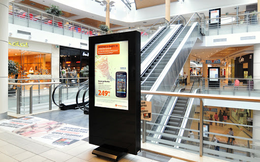 MAC: South Coast Plaza Shopping Mall Digital Displays