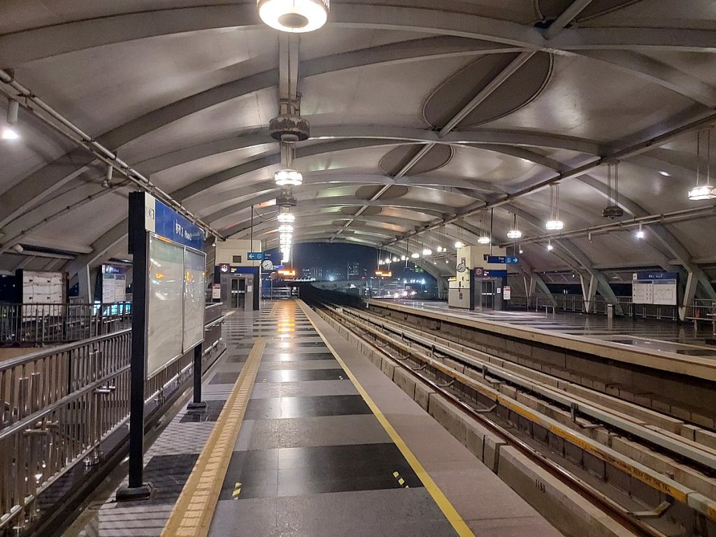 Gurugram, Metro Advertising, Platform Ads, DLF Phase 2, Transit Media, OOH, MyHoardings