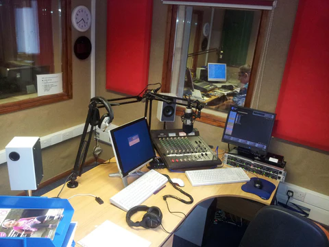 Cost, Reach & Frequency: Choosing the Right Radio Advertising Media Option