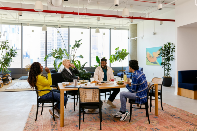 Long-Form Article Collaborations with Influencers: When Blogs Still Outperform Reels