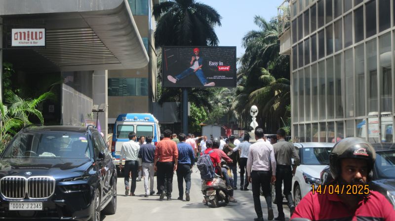 Ambient DOOH campaigns, Interactive digital billboards, Experiential out-of-home ads, Contextual digital signage, Creative DOOH marketing