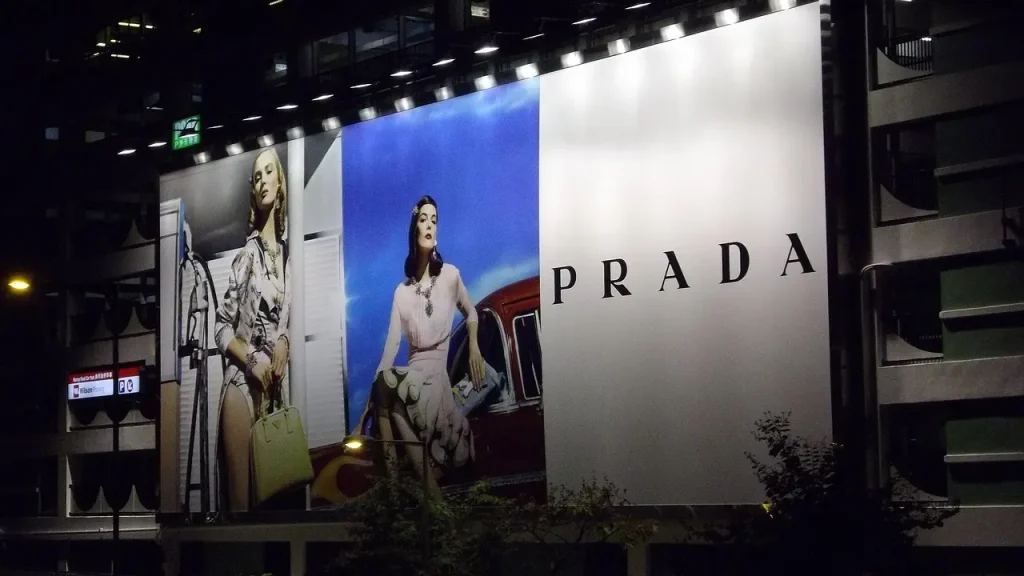 Advertising in R City Mall Mumbai: Premium Mall Branding in Central Suburbs
