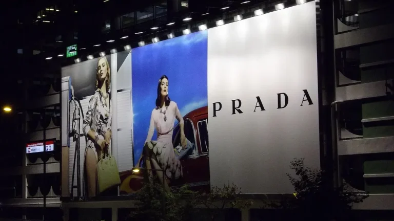 Advertising in R City Mall Mumbai: Premium Mall Branding in Central Suburbs